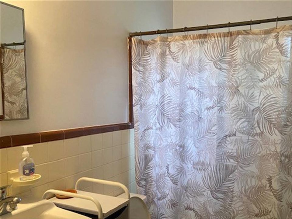 En Venta: $268,000 (4 camas, 2 baños, 1565 Pies cuadrados)