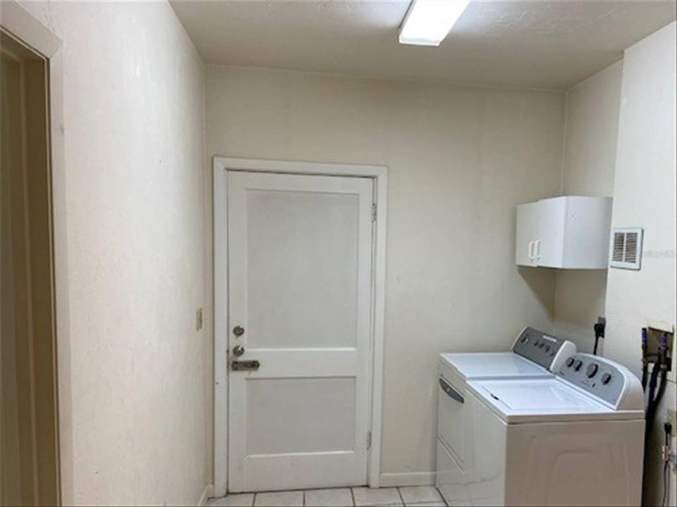 En Venta: $268,000 (4 camas, 2 baños, 1565 Pies cuadrados)