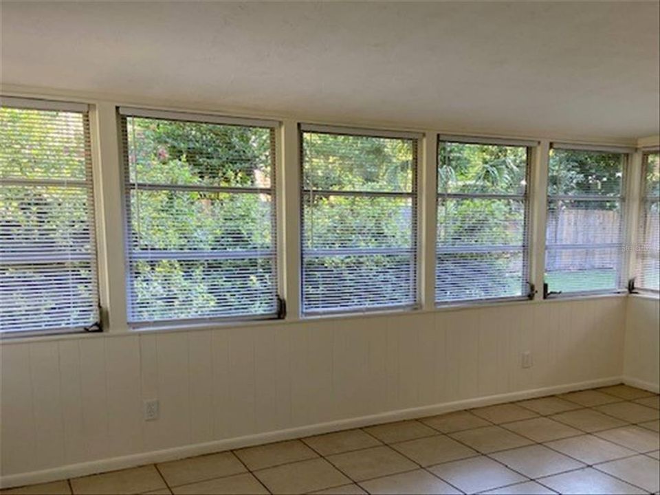 En Venta: $268,000 (4 camas, 2 baños, 1565 Pies cuadrados)