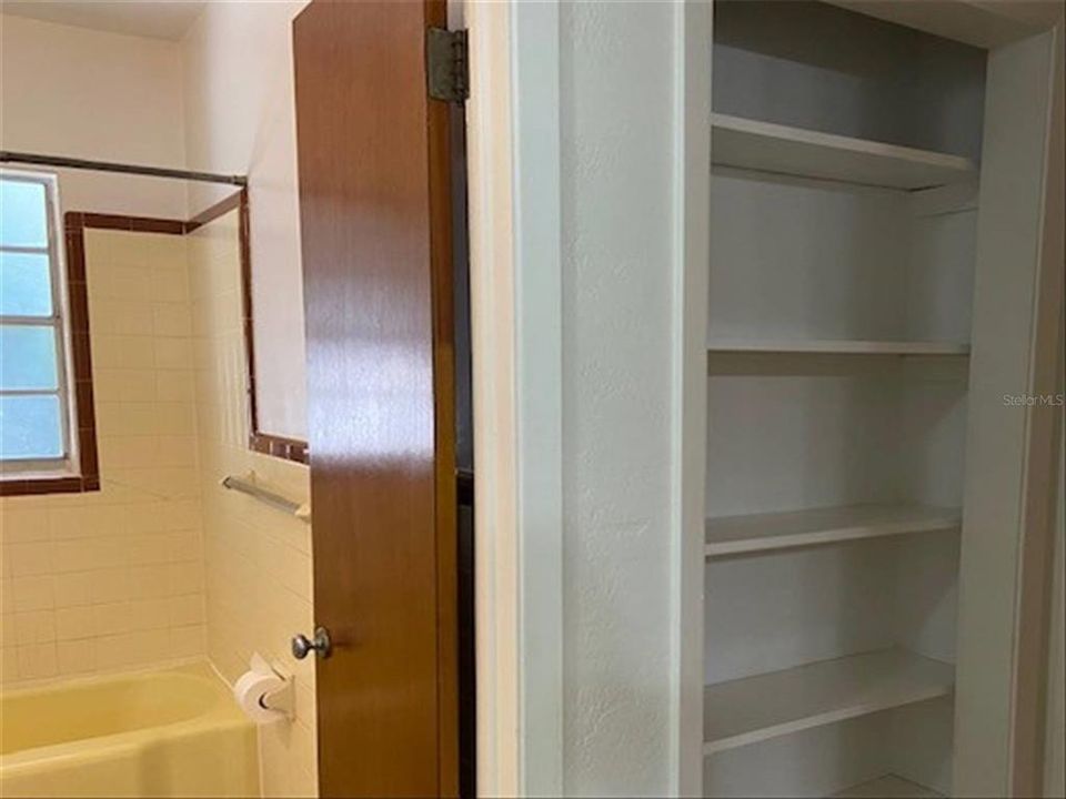 En Venta: $268,000 (4 camas, 2 baños, 1565 Pies cuadrados)