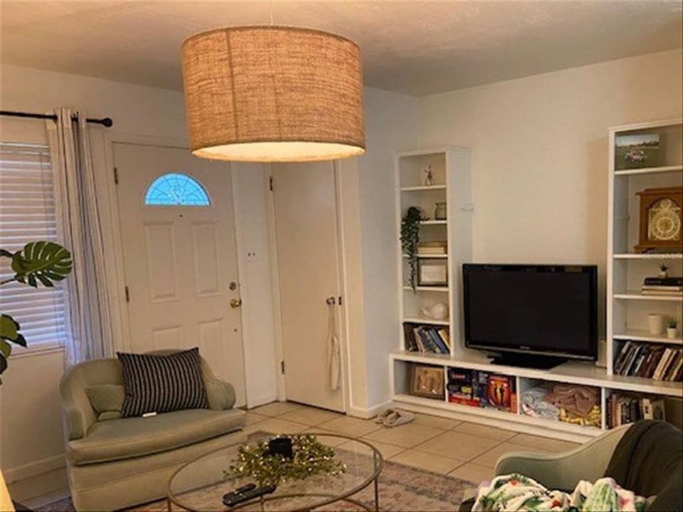 En Venta: $268,000 (4 camas, 2 baños, 1565 Pies cuadrados)