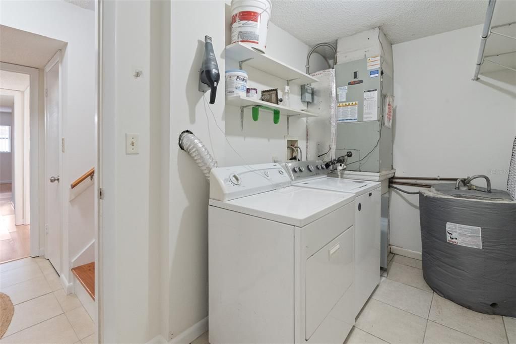 На продажу: $249,900 (4 спален, 2 ванн, 1585 Квадратных фут)