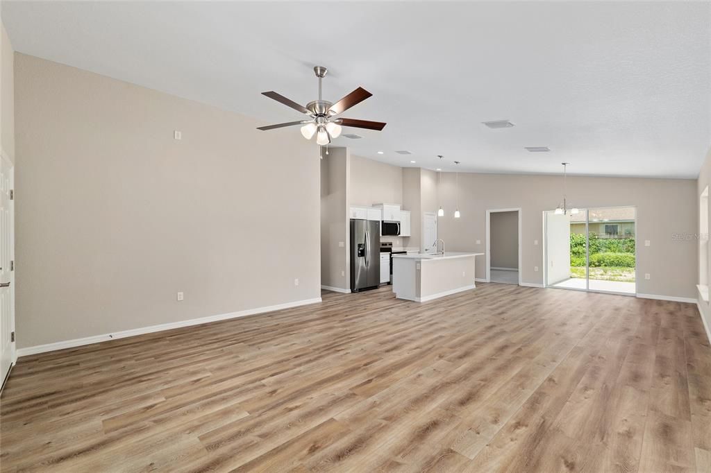 En Venta: $255,000 (3 camas, 2 baños, 1552 Pies cuadrados)