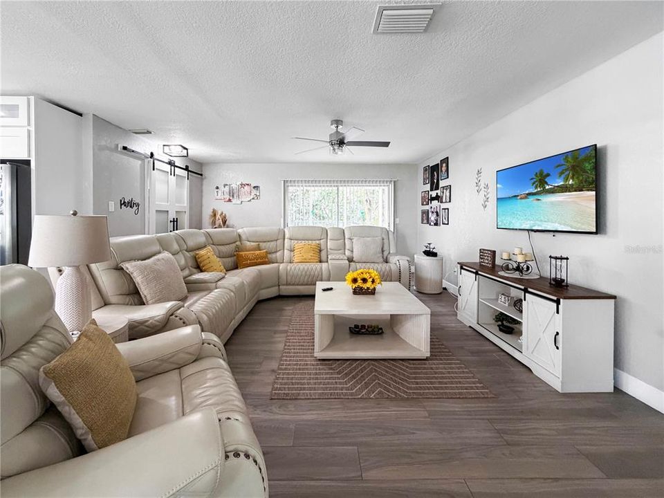 En Venta: $425,000 (3 camas, 2 baños, 1574 Pies cuadrados)