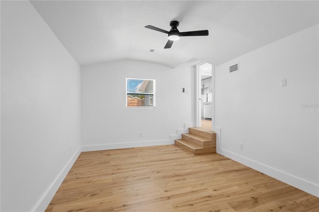 For Sale: $299,000 (3 beds, 2 baths, 844 Square Feet)