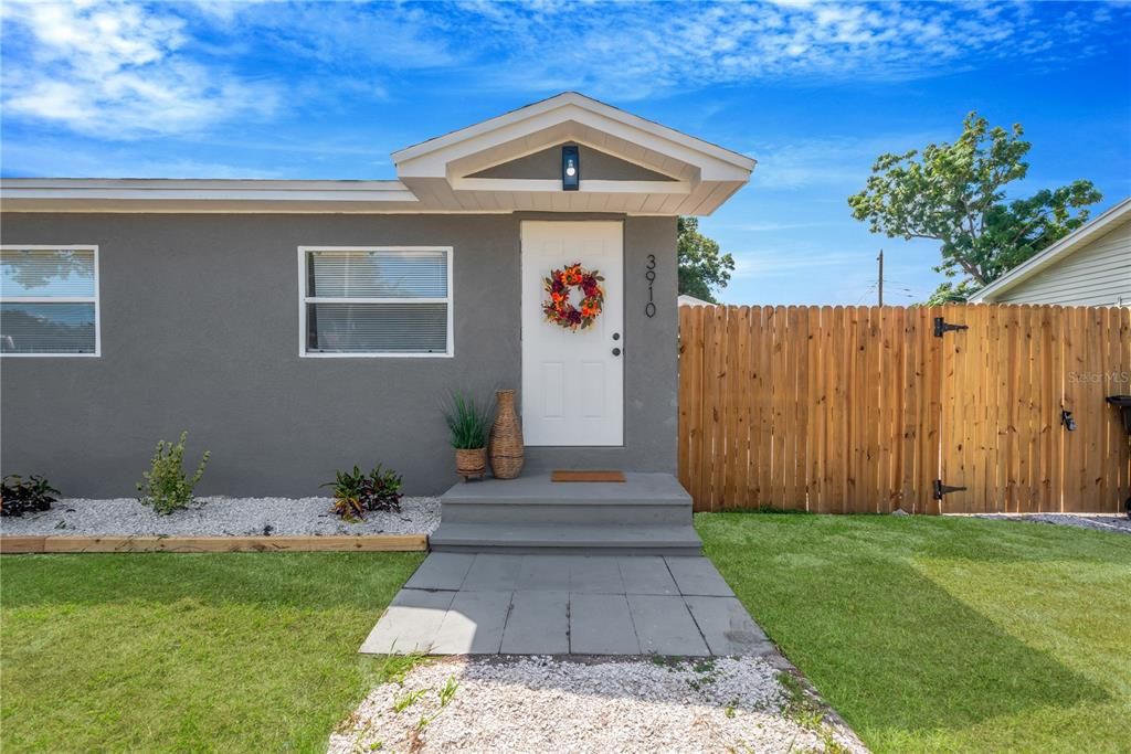 For Sale: $299,000 (3 beds, 2 baths, 844 Square Feet)