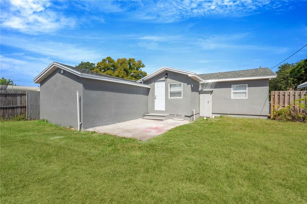 For Sale: $299,000 (3 beds, 2 baths, 844 Square Feet)
