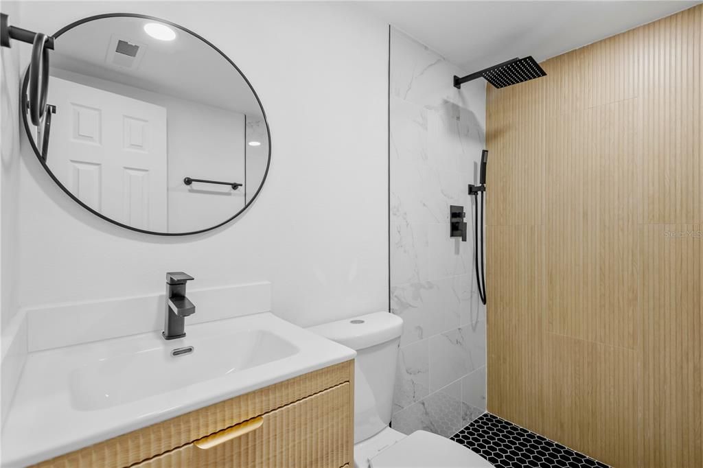 For Sale: $299,000 (3 beds, 2 baths, 844 Square Feet)