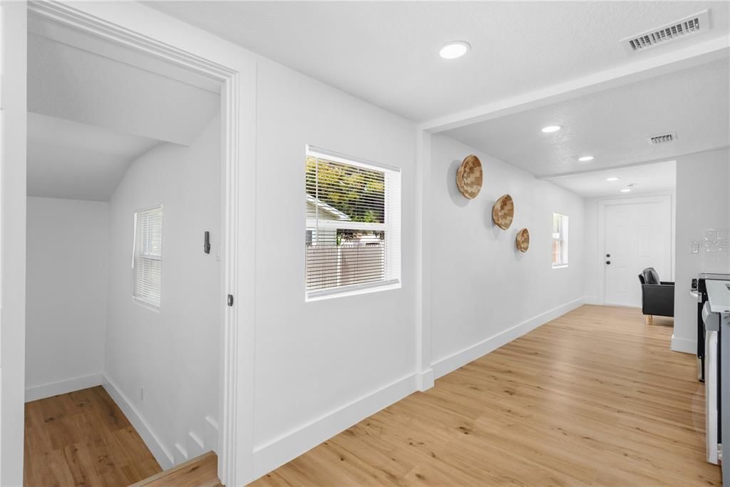 For Sale: $299,000 (3 beds, 2 baths, 844 Square Feet)