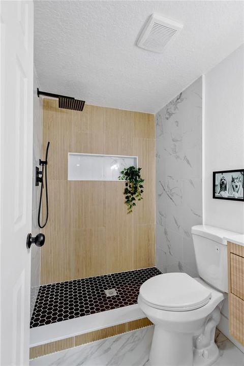 For Sale: $299,000 (3 beds, 2 baths, 844 Square Feet)