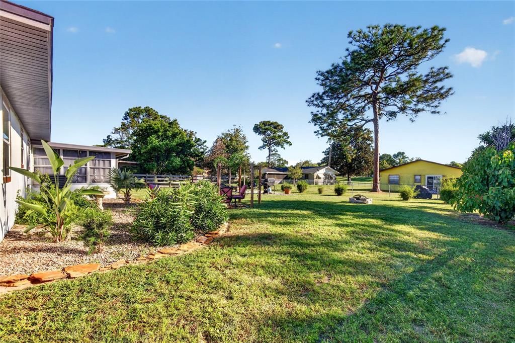 For Sale: $275,000 (3 beds, 2 baths, 1275 Square Feet)