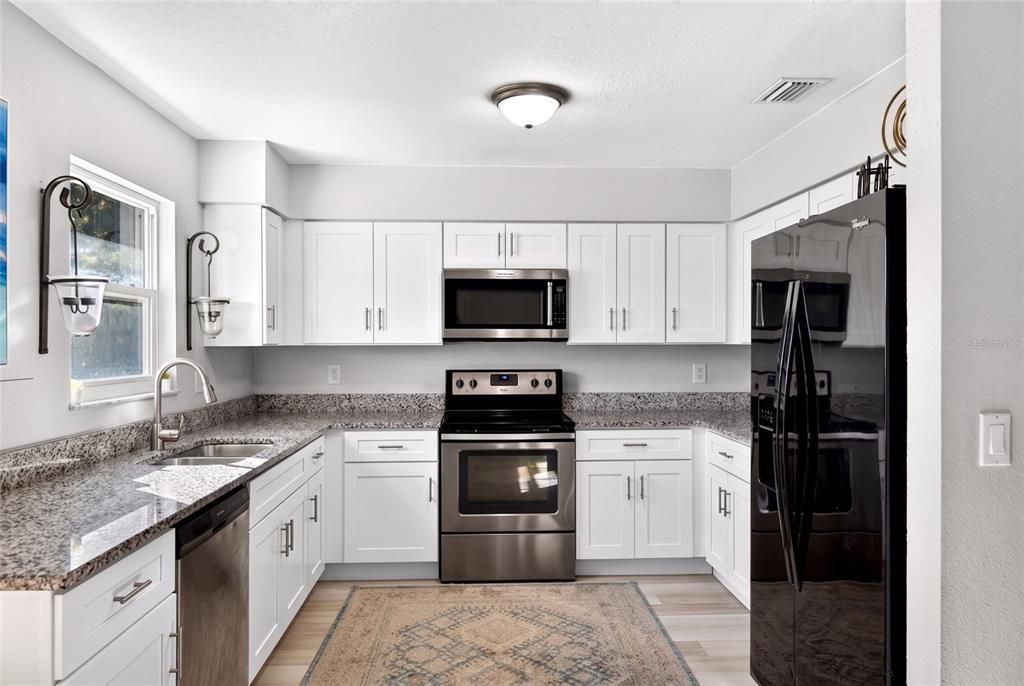 For Sale: $275,000 (3 beds, 2 baths, 1275 Square Feet)