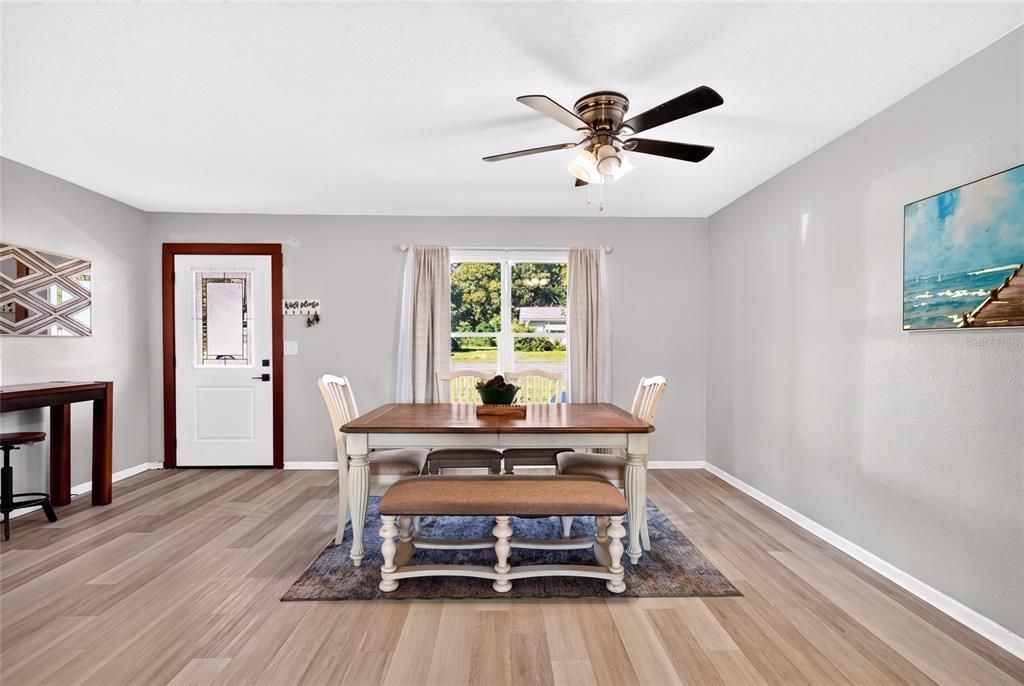 For Sale: $275,000 (3 beds, 2 baths, 1275 Square Feet)