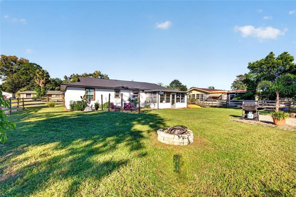 For Sale: $275,000 (3 beds, 2 baths, 1275 Square Feet)