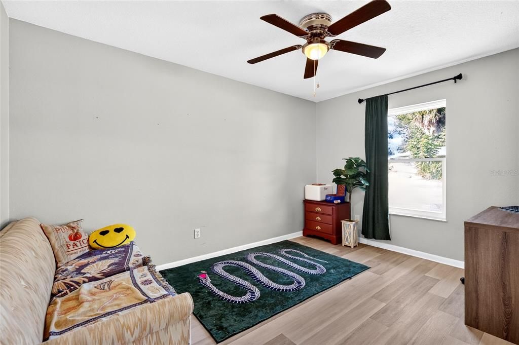 For Sale: $275,000 (3 beds, 2 baths, 1275 Square Feet)