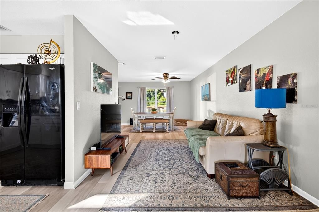 For Sale: $275,000 (3 beds, 2 baths, 1275 Square Feet)
