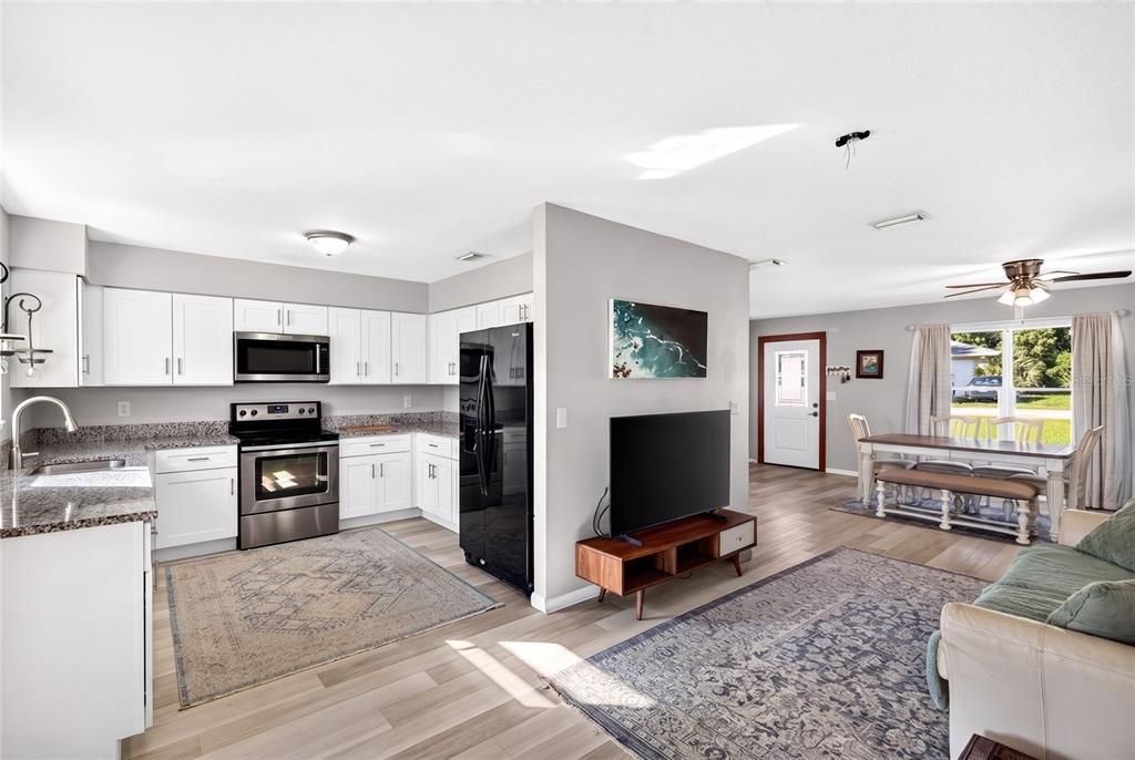 For Sale: $275,000 (3 beds, 2 baths, 1275 Square Feet)