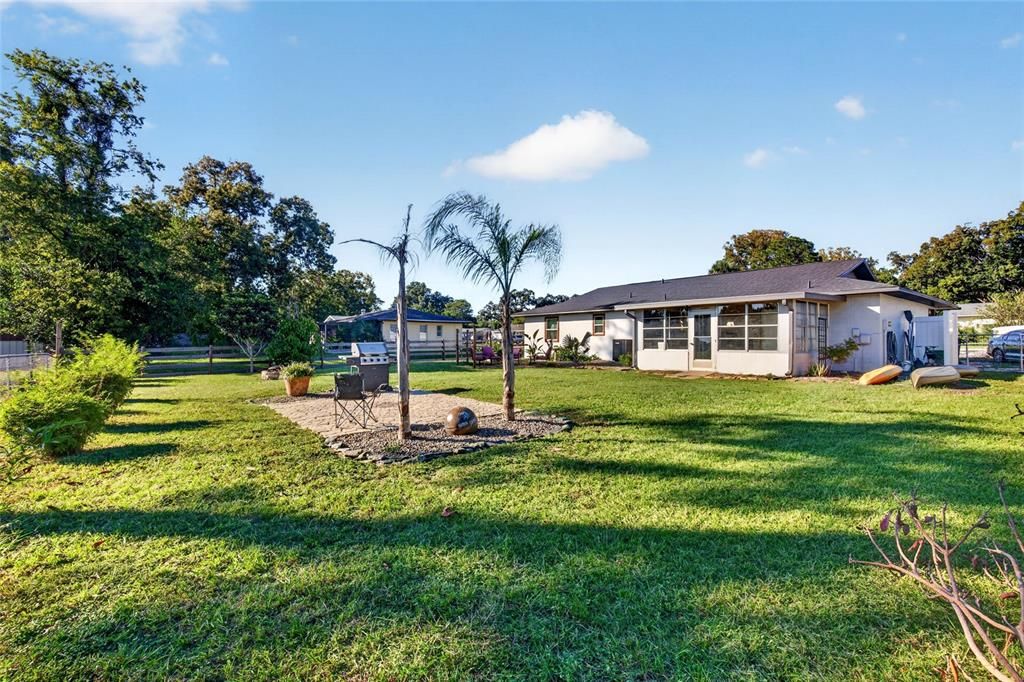 For Sale: $275,000 (3 beds, 2 baths, 1275 Square Feet)