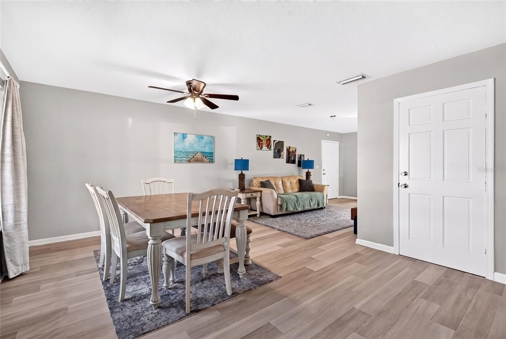 For Sale: $275,000 (3 beds, 2 baths, 1275 Square Feet)