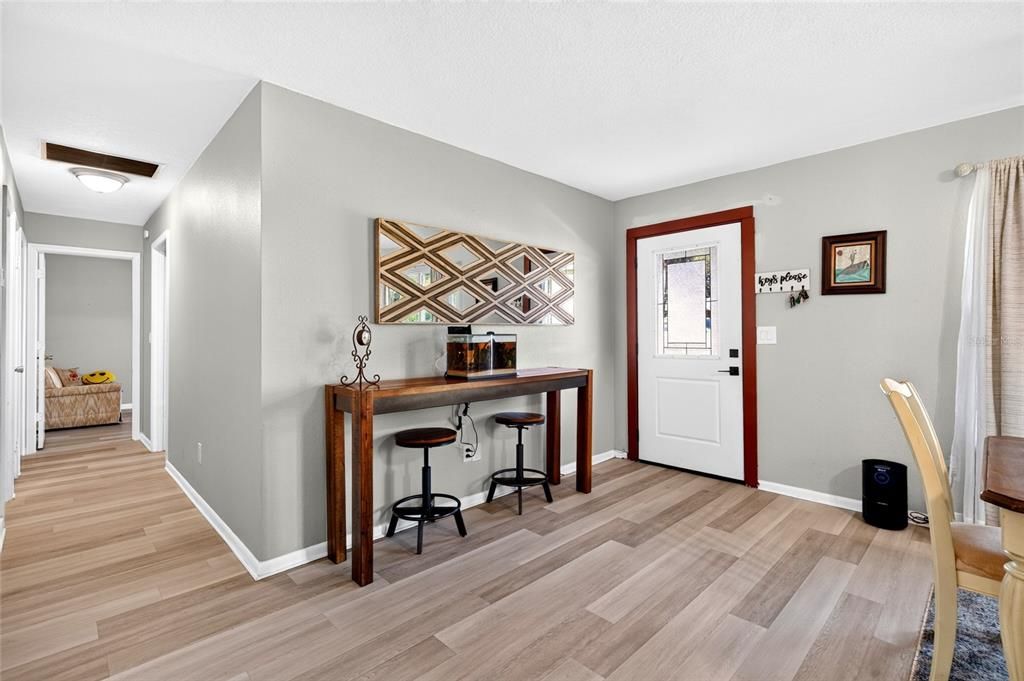 For Sale: $275,000 (3 beds, 2 baths, 1275 Square Feet)