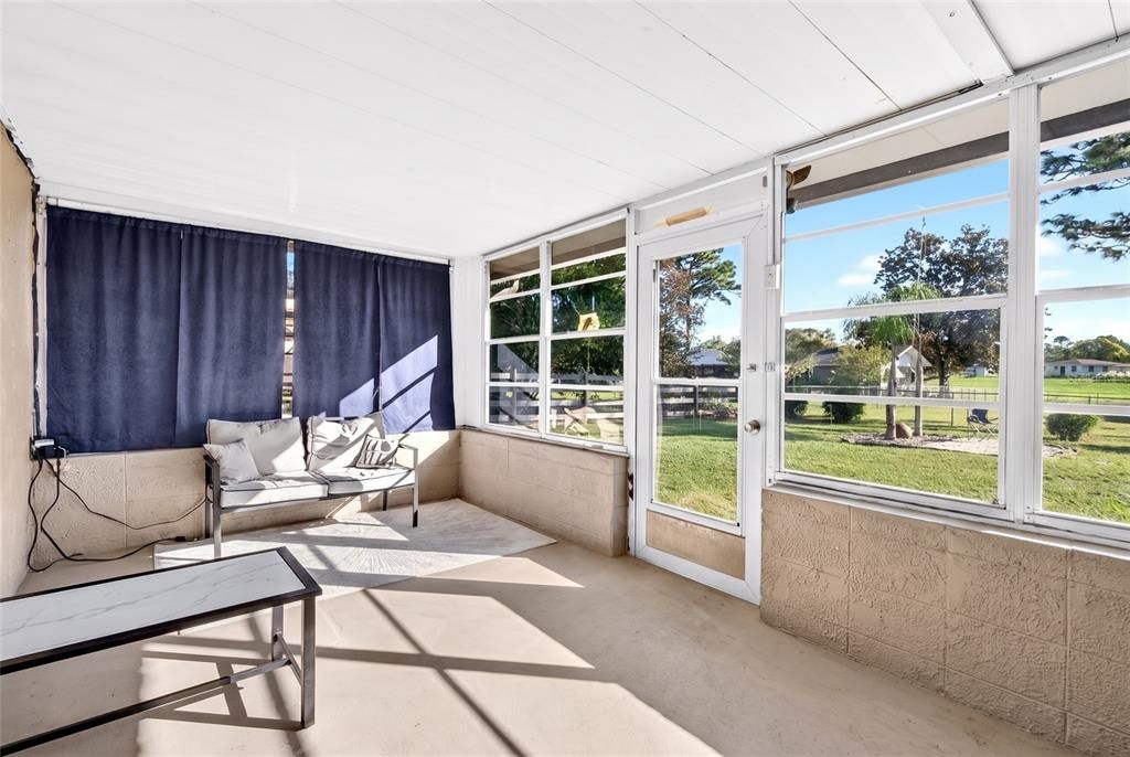 For Sale: $275,000 (3 beds, 2 baths, 1275 Square Feet)
