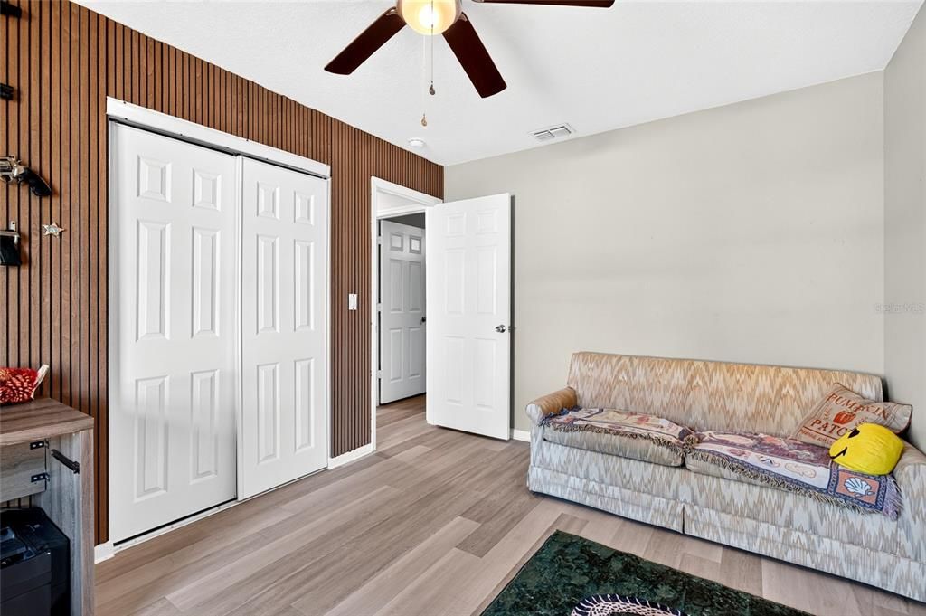For Sale: $275,000 (3 beds, 2 baths, 1275 Square Feet)