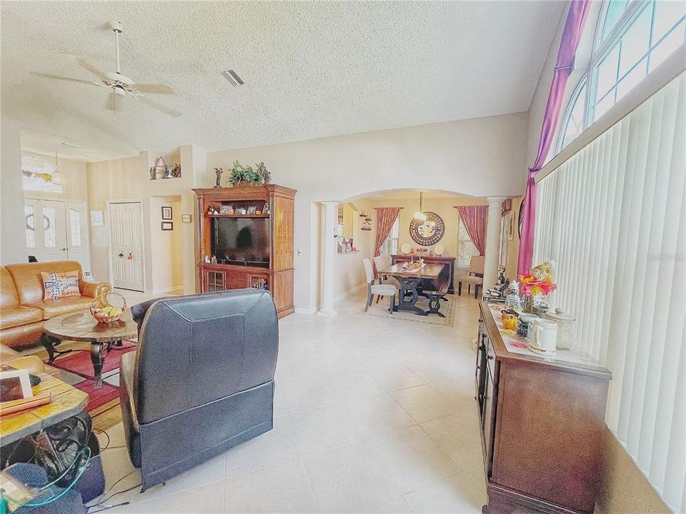 На продажу: $399,000 (3 спален, 2 ванн, 1640 Квадратных фут)