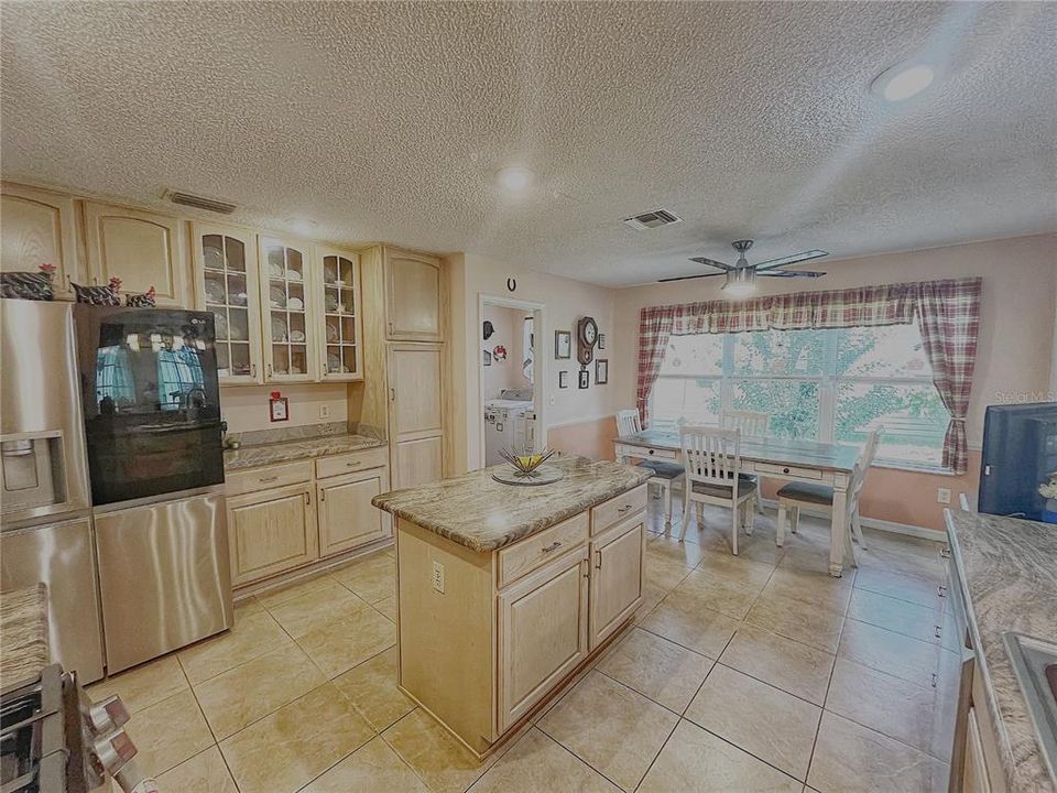 На продажу: $399,000 (3 спален, 2 ванн, 1640 Квадратных фут)