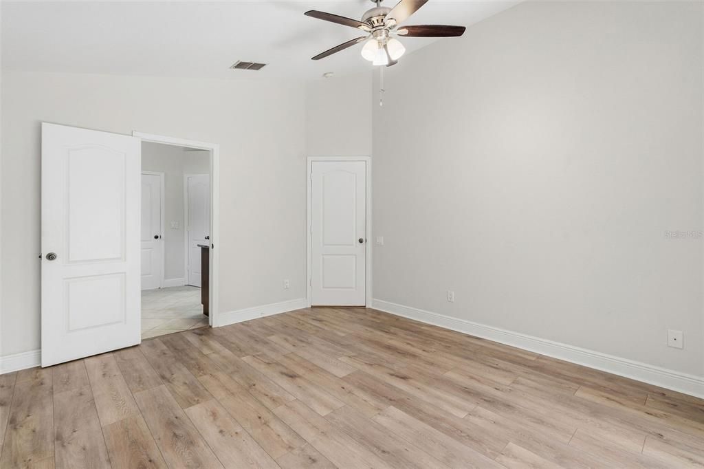 For Sale: $379,999 (4 beds, 2 baths, 1685 Square Feet)