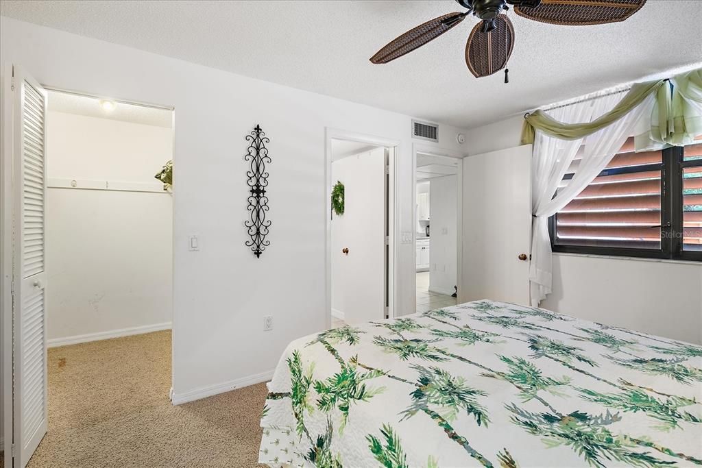 For Sale: $230,000 (2 beds, 2 baths, 1408 Square Feet)