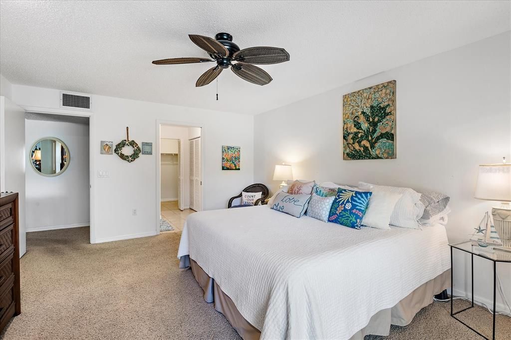 For Sale: $230,000 (2 beds, 2 baths, 1408 Square Feet)
