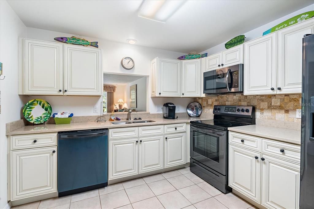 For Sale: $230,000 (2 beds, 2 baths, 1408 Square Feet)