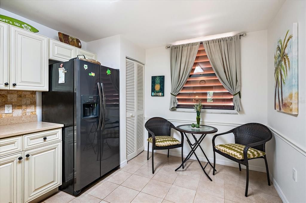 For Sale: $230,000 (2 beds, 2 baths, 1408 Square Feet)