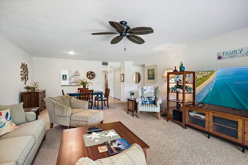 For Sale: $230,000 (2 beds, 2 baths, 1408 Square Feet)