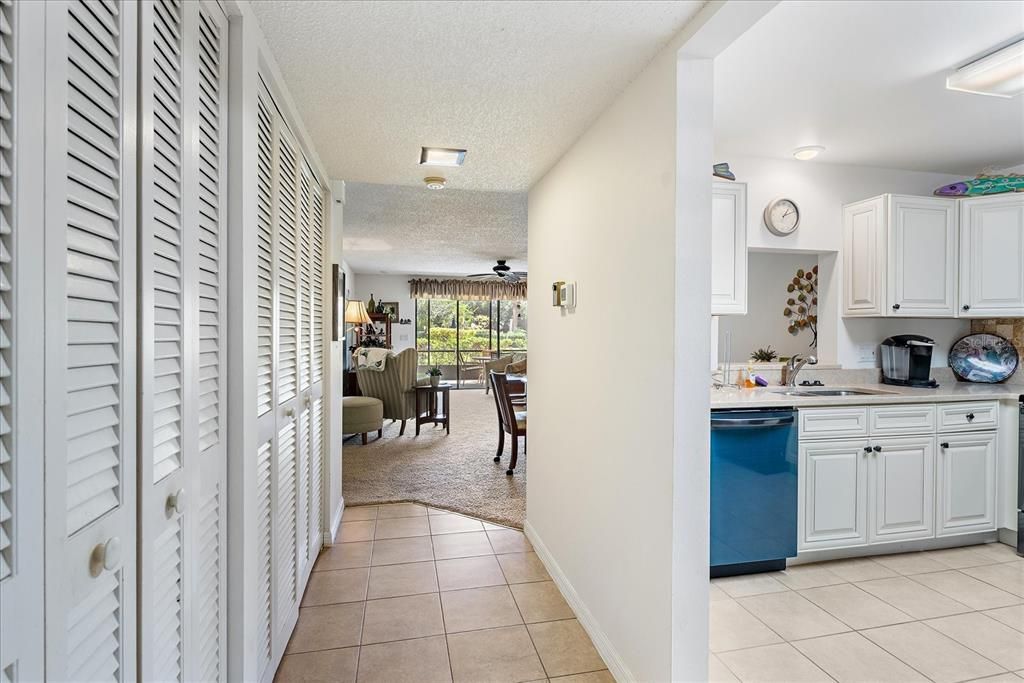 For Sale: $230,000 (2 beds, 2 baths, 1408 Square Feet)