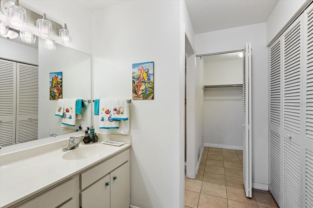 For Sale: $230,000 (2 beds, 2 baths, 1408 Square Feet)