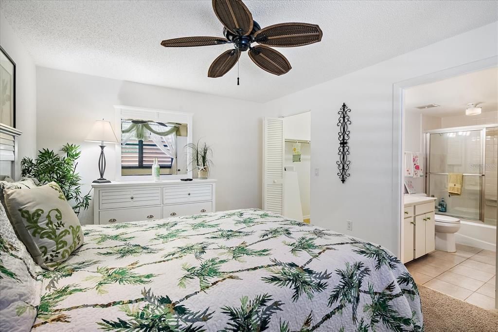 For Sale: $230,000 (2 beds, 2 baths, 1408 Square Feet)