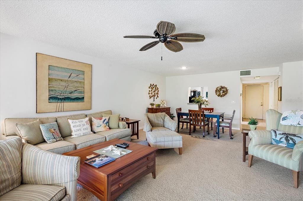 For Sale: $230,000 (2 beds, 2 baths, 1408 Square Feet)