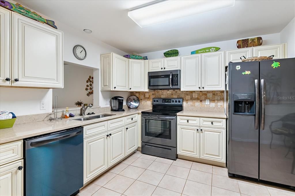For Sale: $230,000 (2 beds, 2 baths, 1408 Square Feet)