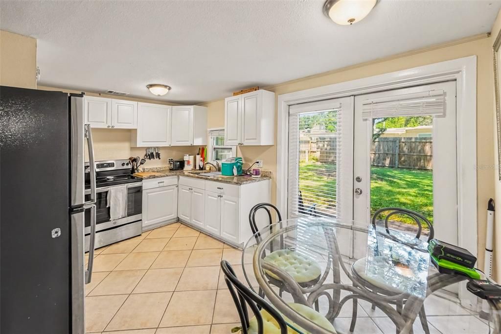 En Venta: $275,000 (3 camas, 1 baños, 811 Pies cuadrados)