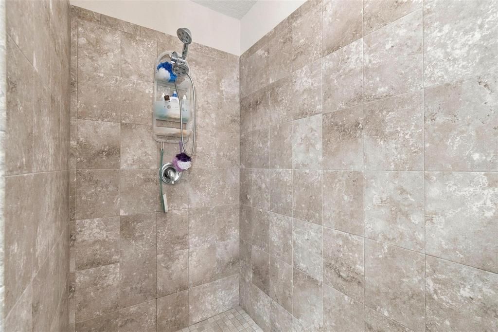 En Venta: $649,000 (4 camas, 3 baños, 1919 Pies cuadrados)