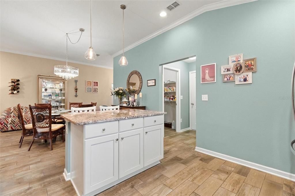 En Venta: $649,000 (4 camas, 3 baños, 1919 Pies cuadrados)