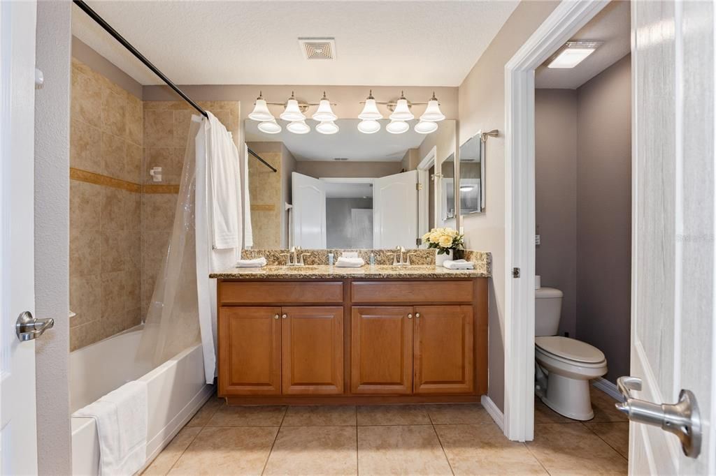 На продажу: $335,000 (4 спален, 3 ванн, 1902 Квадратных фут)