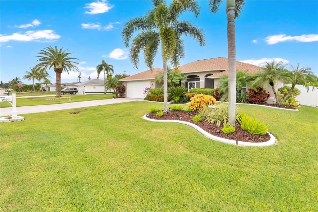 For Sale: $475,000 (3 beds, 2 baths, 1838 Square Feet)