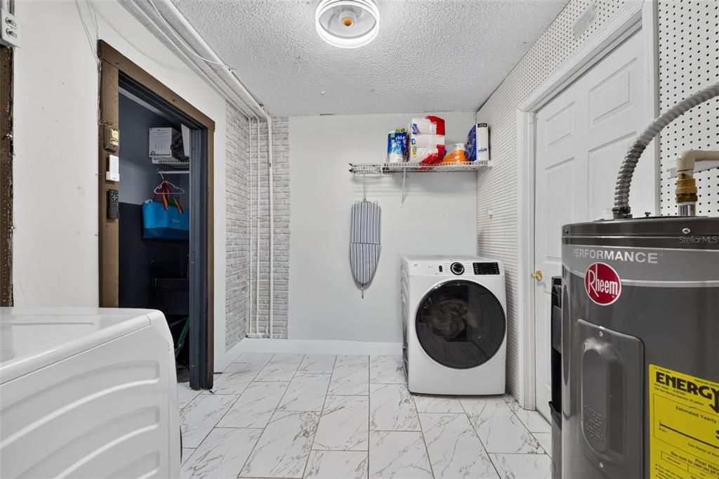 For Sale: $449,999 (5 beds, 3 baths, 2478 Square Feet)