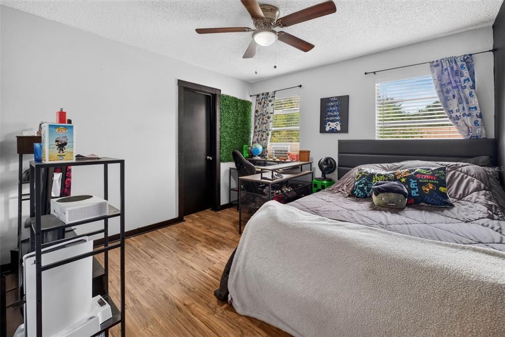 For Sale: $449,999 (5 beds, 3 baths, 2478 Square Feet)