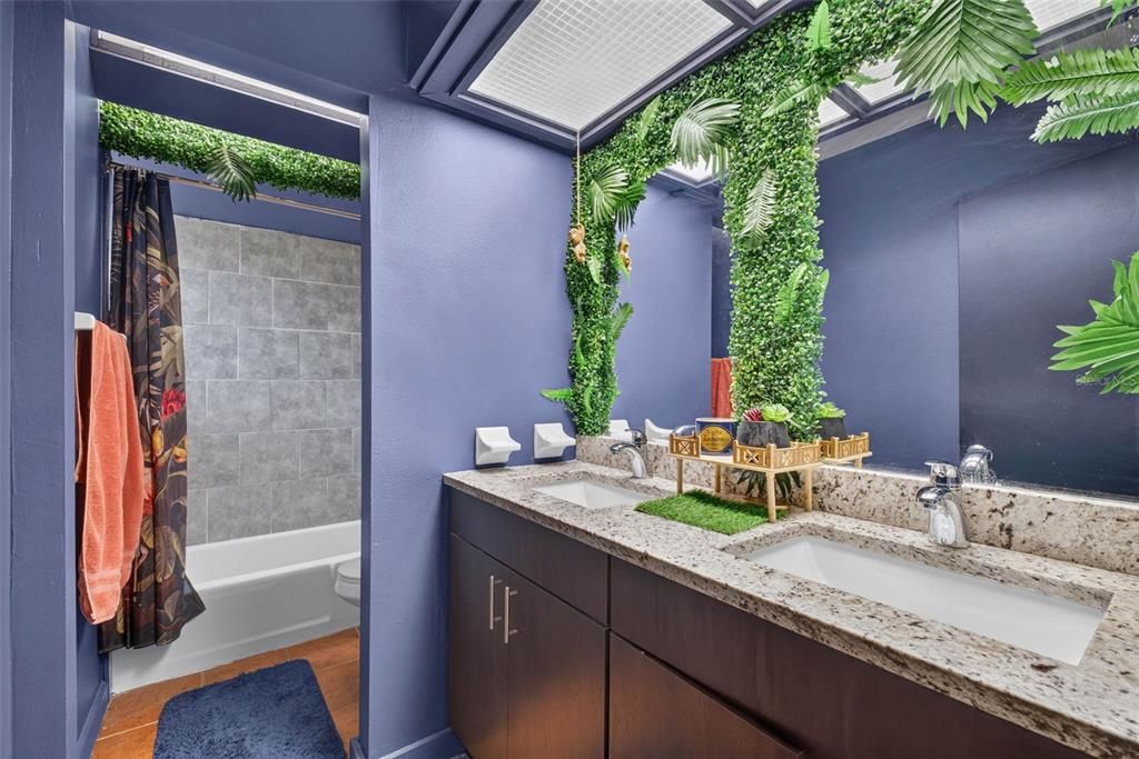 For Sale: $449,999 (5 beds, 3 baths, 2478 Square Feet)