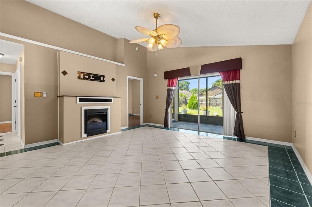 For Rent: $2,200 (3 beds, 2 baths, 1314 Square Feet)