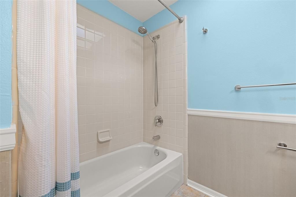 For Rent: $2,200 (3 beds, 2 baths, 1314 Square Feet)