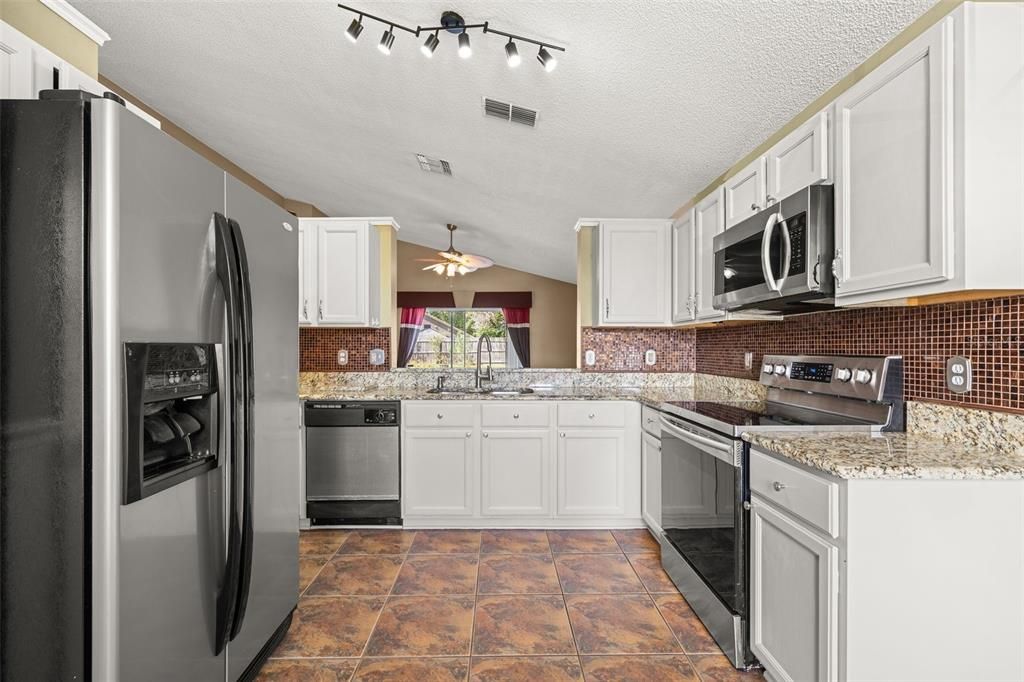 For Rent: $2,200 (3 beds, 2 baths, 1314 Square Feet)